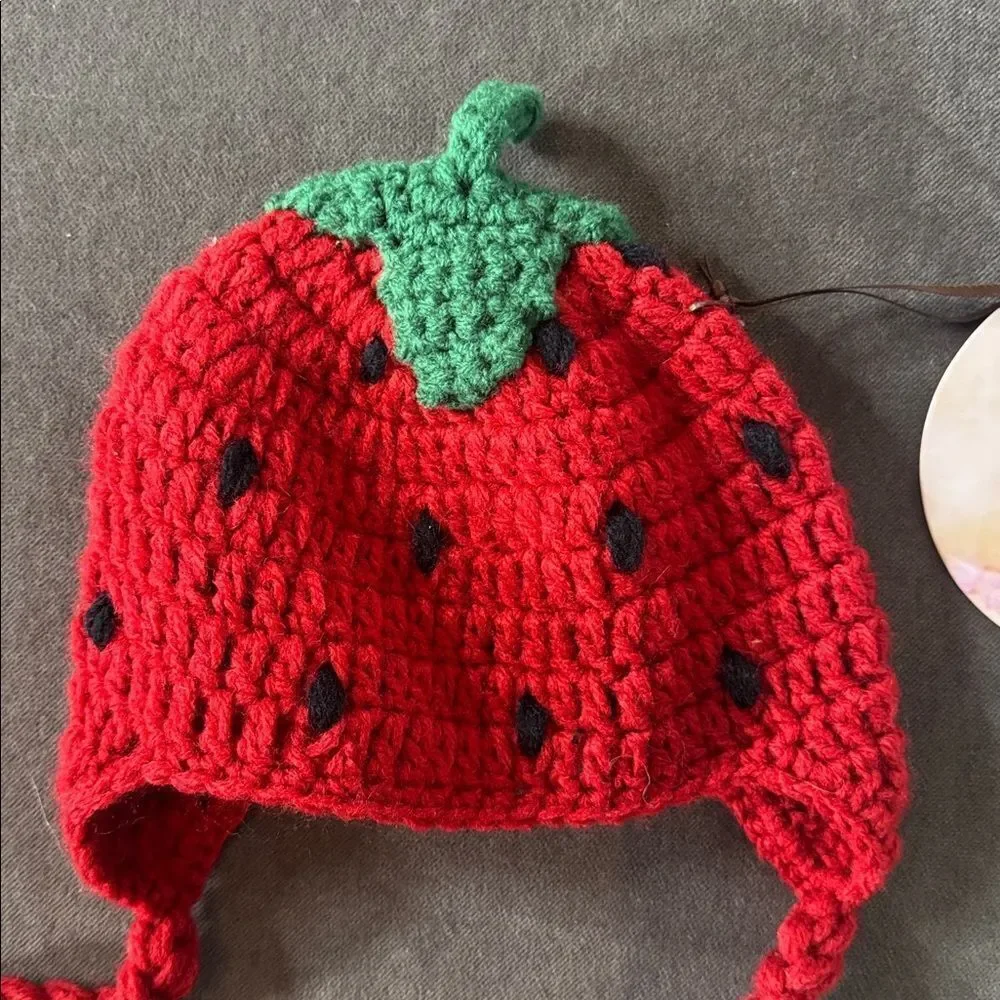 Daisy Baby Infant Crocheted Strawberry Hat Beanie with Ear Flaps 0-6 months NWT